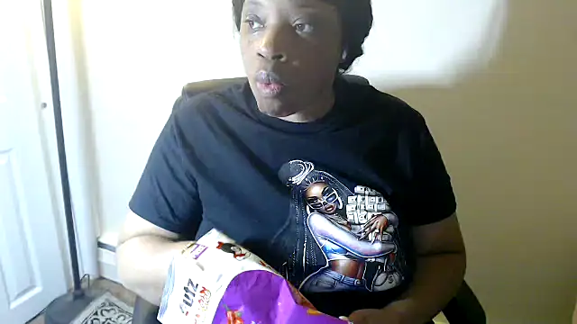 Snapshot of Sexymona1218 chatting on April 11, 12:15 am Sexymona1218 online show from April 11, 12:15 am