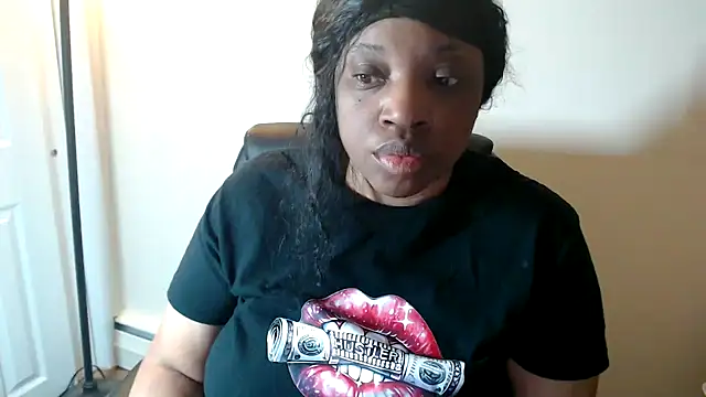 Snapshot of Sexymona1218 chatting on April 13, 1:11 am Sexymona1218 online show from April 13, 1:11 am