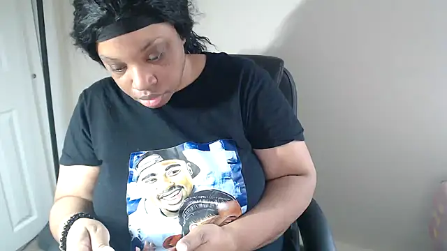 Snapshot of Sexymona1218 chatting on April 15, 7:21 pm Sexymona1218 online show from April 15, 7:21 pm