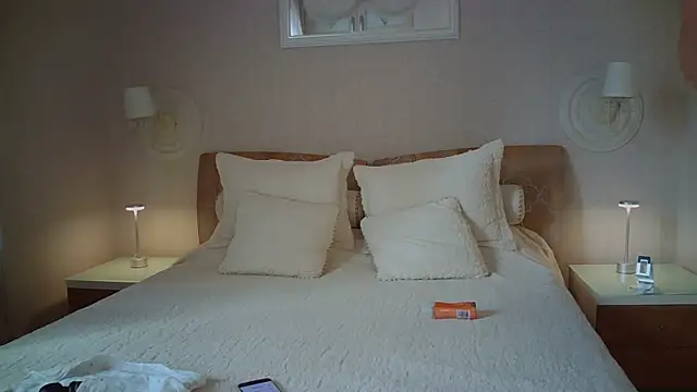 Luna Hoty online show from November 27, 7:10 am