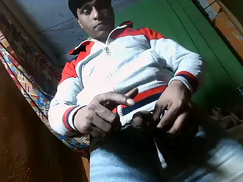Snapshot of desiboy1101 chatting on February 18, 12:39 pm desiboy1101 online show from February 18, 12:39 pm
