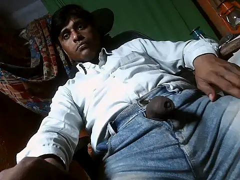 Snapshot of desiboy1101 chatting on March 1, 1:18 pm desiboy1101 online show from March 1, 1:18 pm