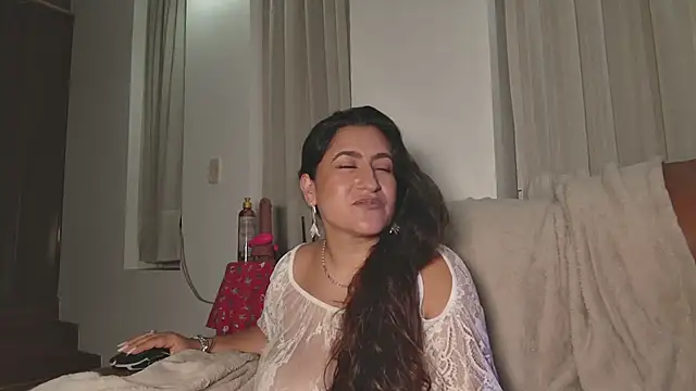 DeesseLuxure online show from March 18, 7:30 am