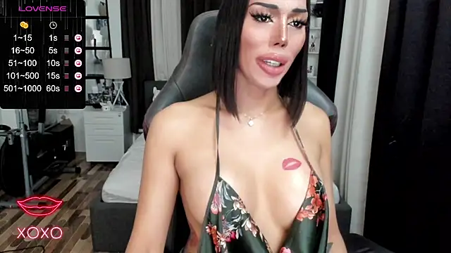 Forever MissCandace online show from March 18, 10:15 pm