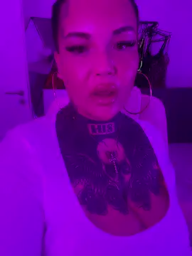 Snapshot of _MelinaCurves_ chatting on May 23, 10:25 pm MelinaCurves online show from May 23, 10:25 pm