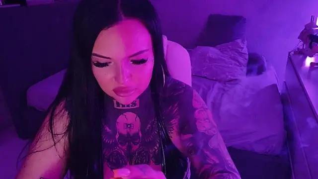 Snapshot of _MelinaCurves_ chatting on June 7, 12:37 am MelinaCurves online show from June 7, 12:37 am