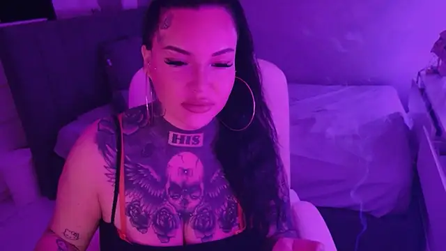 Snapshot of _MelinaCurves_ chatting on June 7, 8:12 pm MelinaCurves online show from June 7, 8:12 pm
