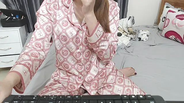 Snapshot of Hanako_love chatting on February 1, 3:39 pm Hanako love online show from February 1, 3:39 pm