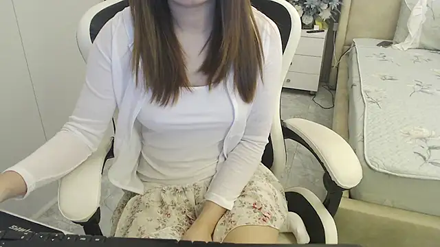 Snapshot of Hanako_love chatting on February 25, 6:42 pm Hanako love online show from February 25, 6:42 pm