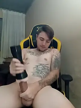 Snapshot of DanielMagains chatting on February 18, 10:03 pm DanielMagains online show from February 18, 10:03 pm