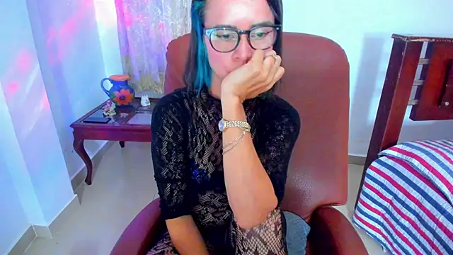 BrianaGarner online show from December 18, 4:18 am