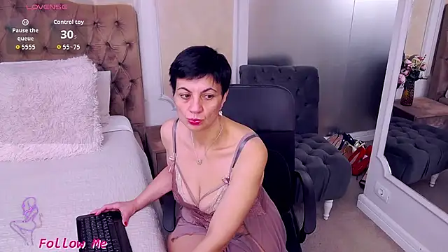 Snapshot of BustyPenellope chatting on March 19, 3:54 am BustyPenellope online show from March 19, 3:54 am