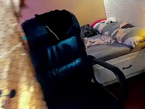 HOTnWILDalice online show from March 10, 1:56 am