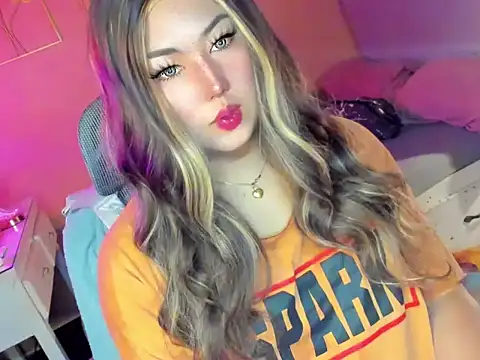 HOTnWILDalice online show from December 16, 3:00 am