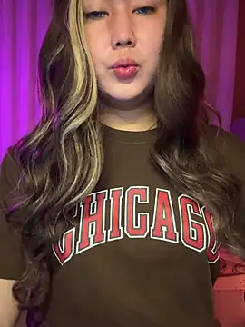 HOTnWILDalice online show from February 12, 3:45 am