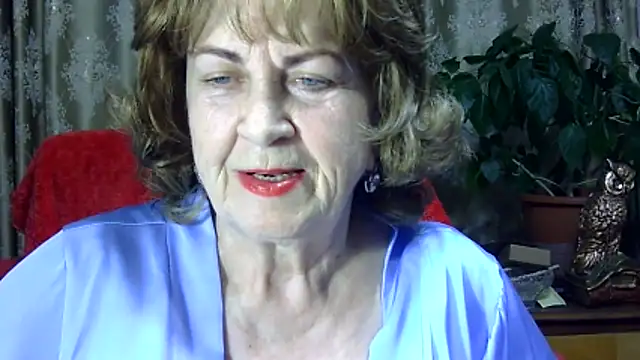 Emma52610 online show from April 15, 4:47 pm