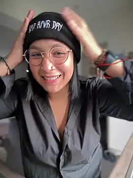 DannaaMeliza online show from January 4, 10:05 am