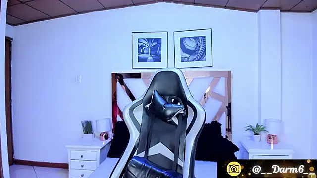 Lia Simons online show from February 6, 5:57 am