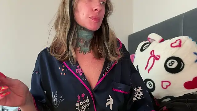 airgeadx online show from April 12, 5:40 pm