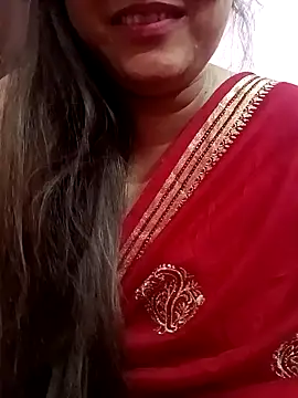 Snapshot of naughtymadam chatting on December 4, 4:32 am naughtymadam online show from December 4, 4:32 am