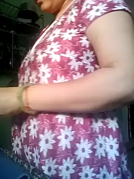 Snapshot of naughtymadam chatting on December 7, 6:32 am naughtymadam online show from December 7, 6:32 am