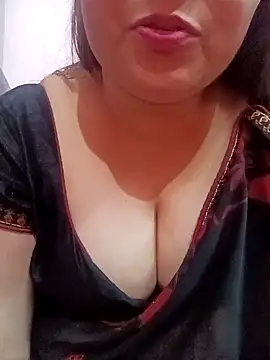 Snapshot of naughtymadam chatting on December 9, 4:45 am naughtymadam online show from December 9, 4:45 am