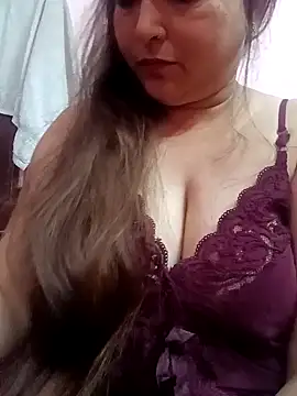 Snapshot of naughtymadam chatting on December 10, 4:34 am naughtymadam online show from December 10, 4:34 am