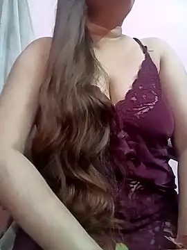 Snapshot of naughtymadam chatting on December 16, 4:13 am naughtymadam online show from December 16, 4:13 am