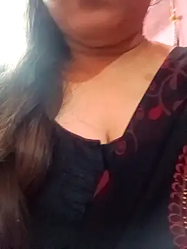 Snapshot of naughtymadam chatting on December 18, 4:20 am naughtymadam online show from December 18, 4:20 am