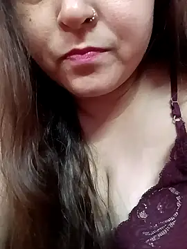 Snapshot of naughtymadam chatting on January 10, 4:33 am naughtymadam online show from January 10, 4:33 am