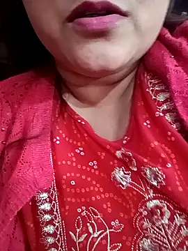 Snapshot of naughtymadam chatting on January 13, 4:18 am naughtymadam online show from January 13, 4:18 am