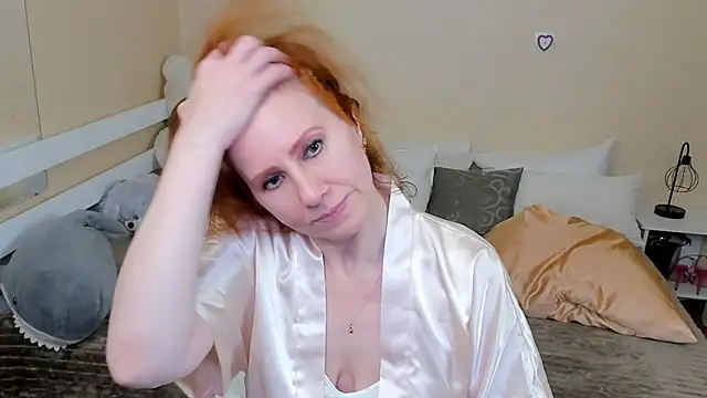 Snapshot of FoxySophia chatting on January 21, 2:05 pm FoxySophia online show from January 21, 2:05 pm