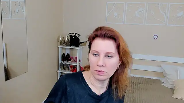 Snapshot of FoxySophia chatting on February 18, 3:43 pm FoxySophia online show from February 18, 3:43 pm