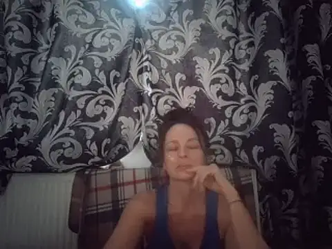 Snapshot of LindaStarS chatting on February 19, 5:27 am LindaStarS online show from February 19, 5:27 am