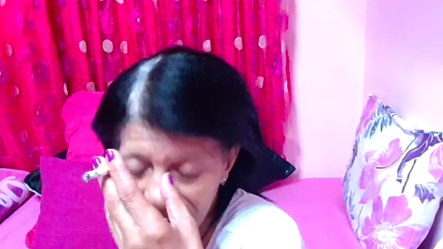 SLUTTYROXY online show from October 3, 7:05 am