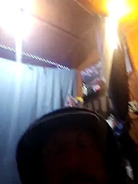 Snapshot of UncutHammer69 chatting on February 25, 4:44 am UncutHammer69 online show from February 25, 4:44 am