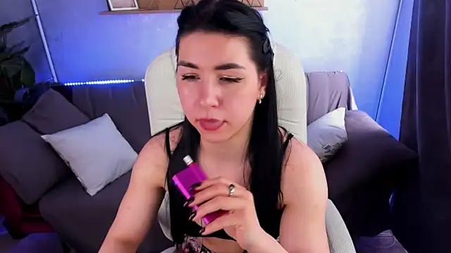 EmilyCandyy online show from March 20, 12:32 pm