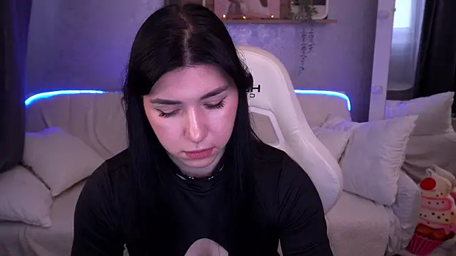 EmilyCandyy online show from November 13, 7:18 am