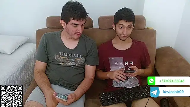 Snapshot of biglatin80 chatting on May 24, 7:41 pm biglatin80 online show from May 24, 7:41 pm