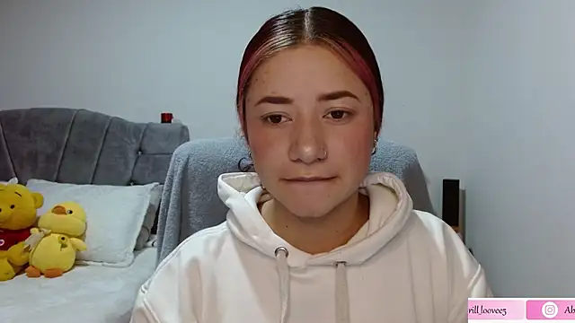 Snapshot of abril_love2 chatting on February 6, 4:36 pm abril love2 online show from February 6, 4:36 pm