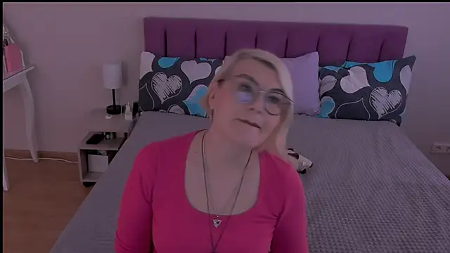 sabrinamacmarren online show from February 16, 8:54 am