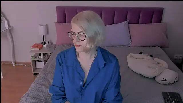 sabrinamacmarren online show from March 11, 7:25 pm