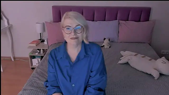 sabrinamacmarren online show from March 14, 9:43 pm