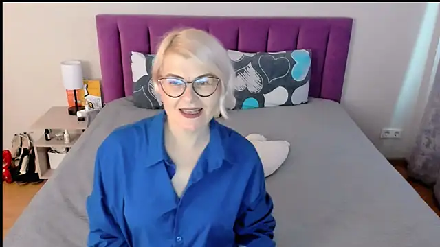 sabrinamacmarren online show from October 6, 2:25 pm