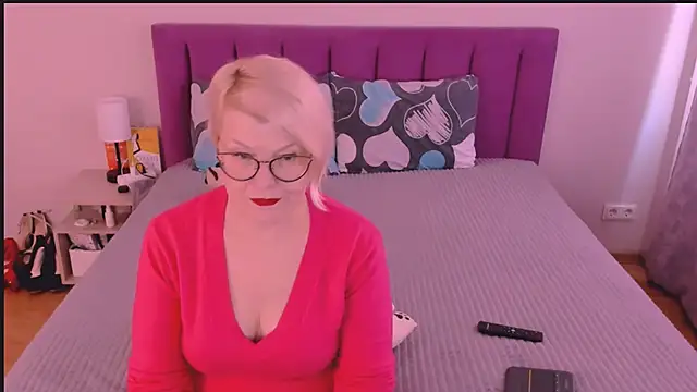 sabrinamacmarren online show from October 8, 12:03 pm