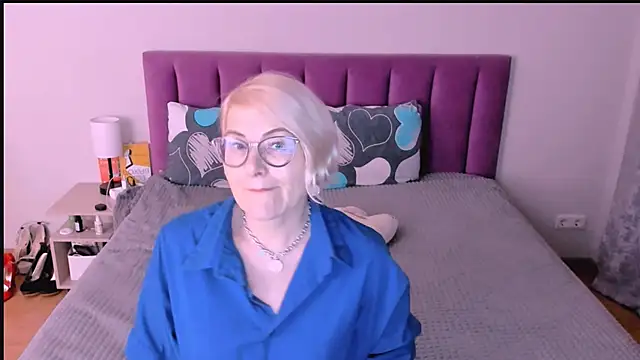 sabrinamacmarren online show from October 12, 3:22 pm