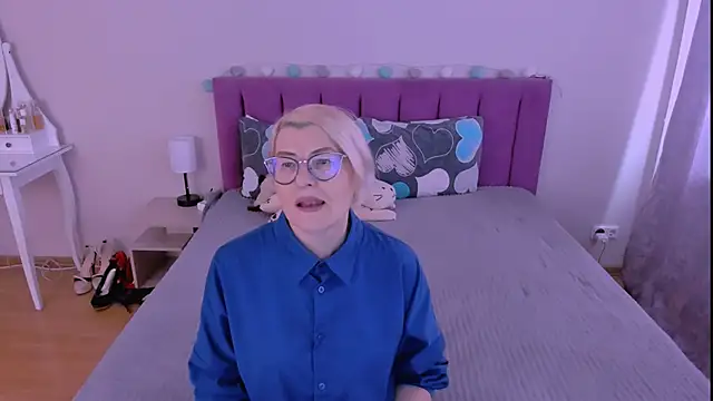 sabrinamacmarren online show from February 11, 9:03 am