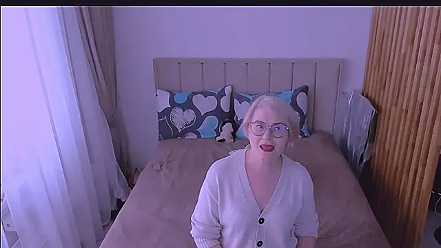 sabrinamacmarren online show from April 4, 1:41 pm