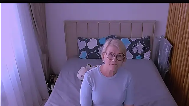 sabrinamacmarren online show from April 17, 2:53 pm