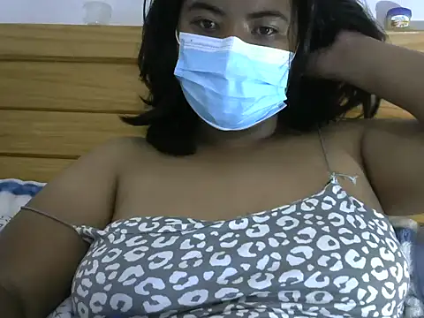 Snapshot of Artinah22 chatting on October 15, 5:57 pm Artinah22 online show from October 15, 5:57 pm